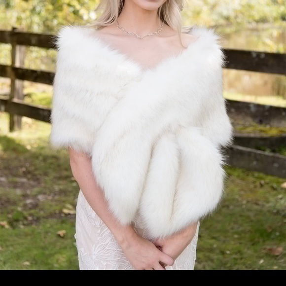 Faux Fur Bridal Shawl - Small Ivory with black tips - Picture 2 of 10